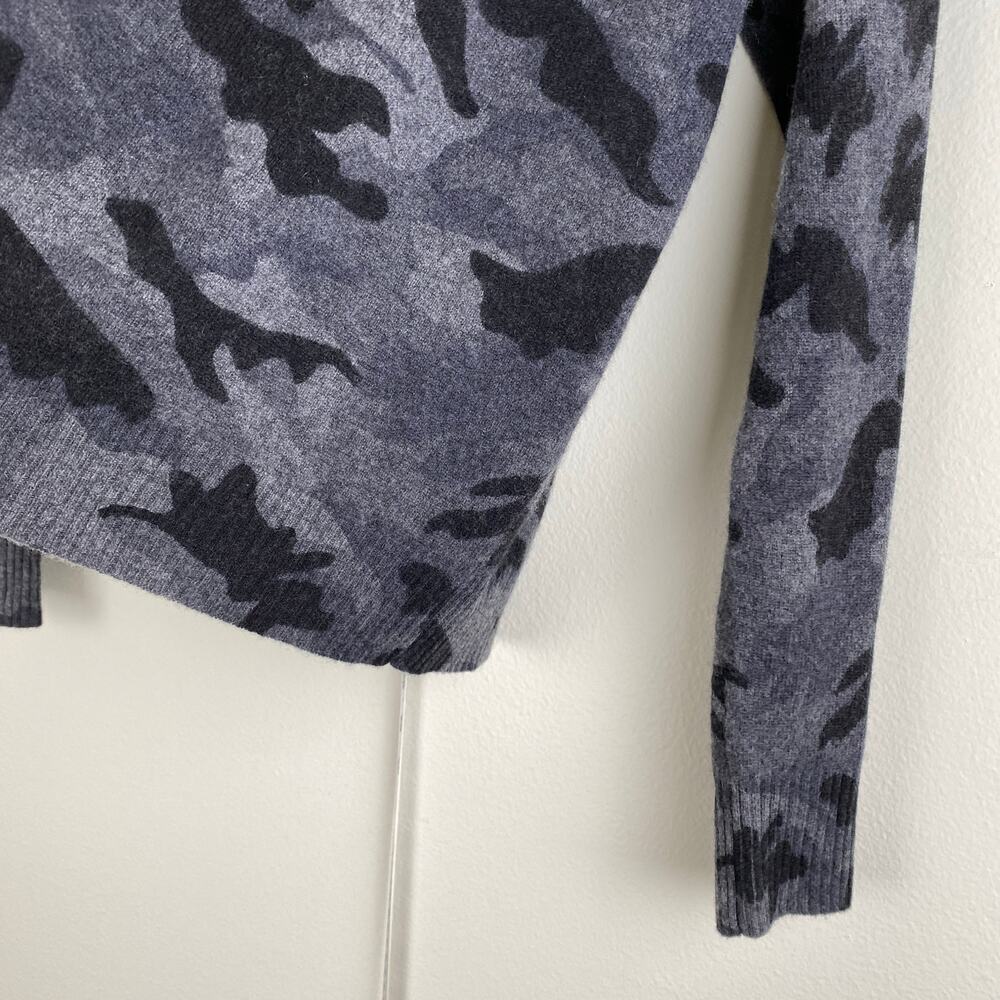 Aqua 100% Cashmere Camo Crewneck Sweater Gray Black Medium - Picture 12 of 16